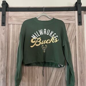 Milwaukee Bucks Green Cropped Sweatshirt